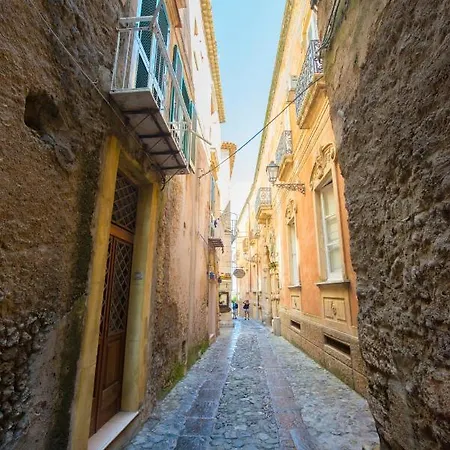 Vicolo Garibaldi *